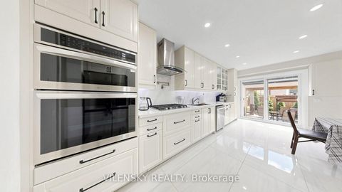 Photo 12 at 31 Lonny Court, Yorkhill, Vaughan
