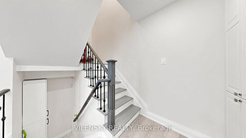 Photo 17 at 31 Lonny Court, Yorkhill, Vaughan