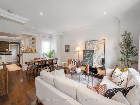 Photo 3 at 4 Whitaker Avenue, Niagara, Toronto