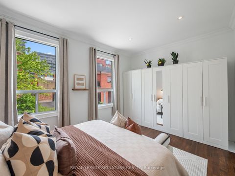 Photo 11 at 4 Whitaker Avenue, Niagara, Toronto