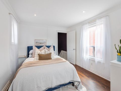 Photo 14 at 4 Whitaker Avenue, Niagara, Toronto