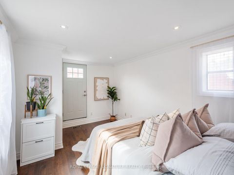 Photo 15 at 4 Whitaker Avenue, Niagara, Toronto