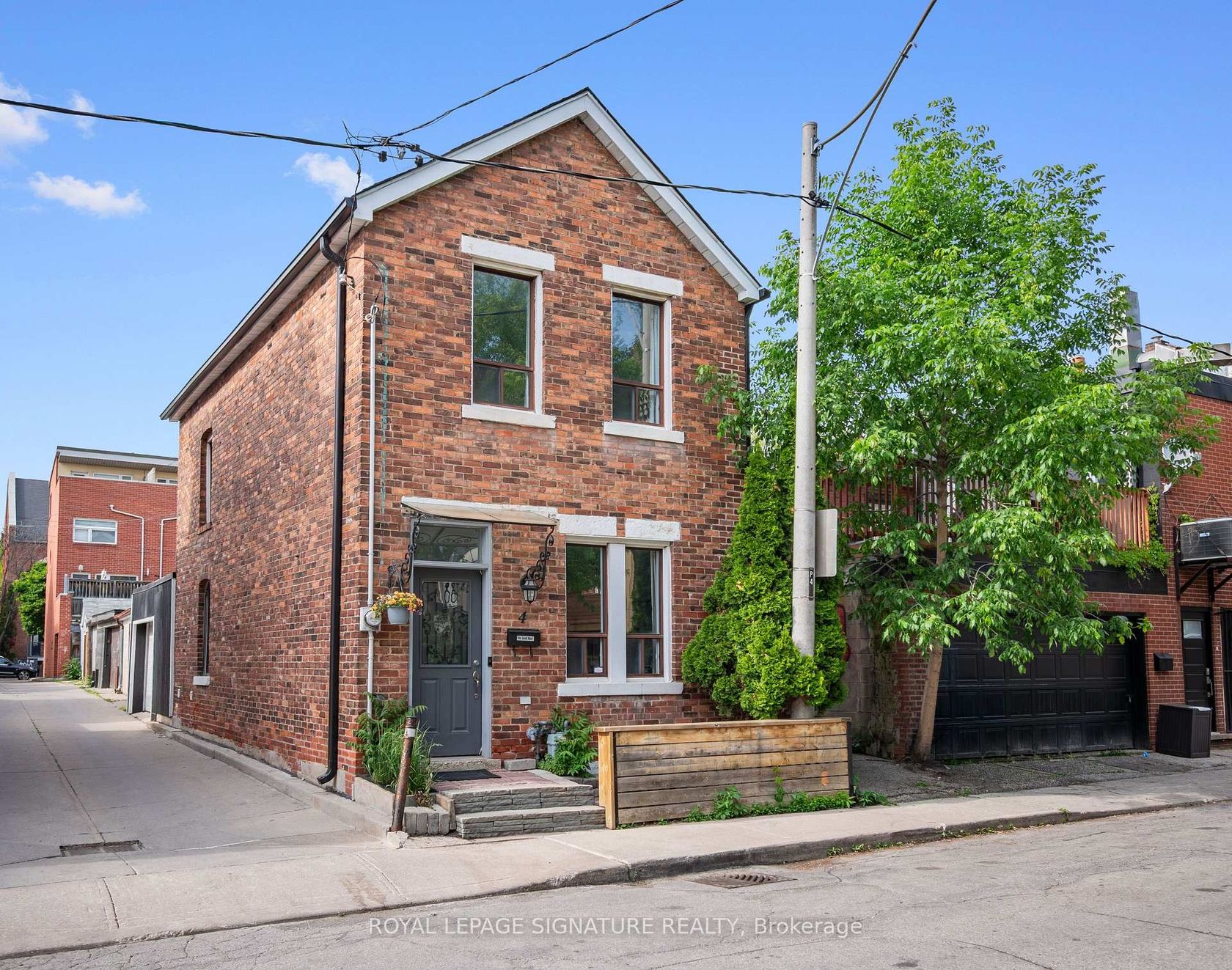 4 Whitaker Avenue, Niagara, Toronto 