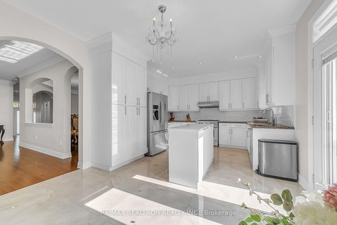 Photo 8 at 20 Rock Elm Court, Patterson, Vaughan