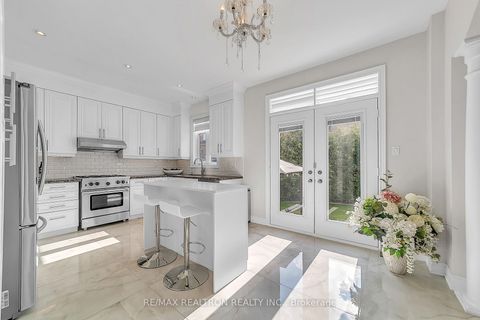Photo 9 at 20 Rock Elm Court, Patterson, Vaughan