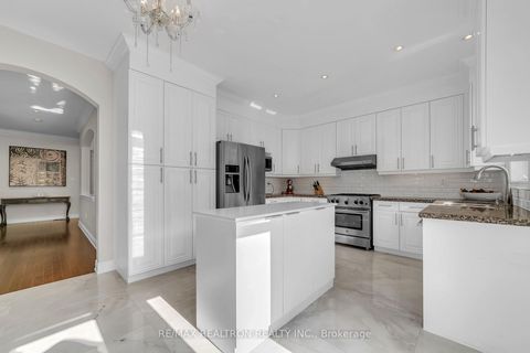Photo 10 at 20 Rock Elm Court, Patterson, Vaughan
