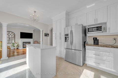 Photo 11 at 20 Rock Elm Court, Patterson, Vaughan