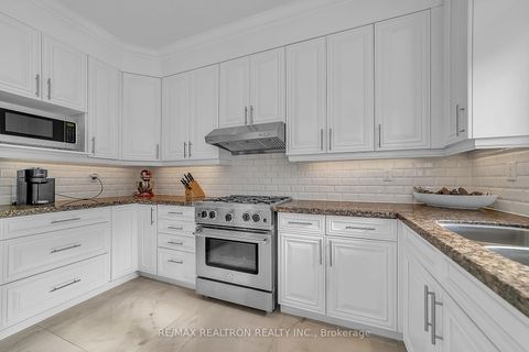Photo 12 at 20 Rock Elm Court, Patterson, Vaughan