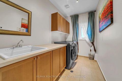 Photo 14 at 20 Rock Elm Court, Patterson, Vaughan