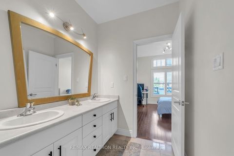 Photo 21 at 20 Rock Elm Court, Patterson, Vaughan