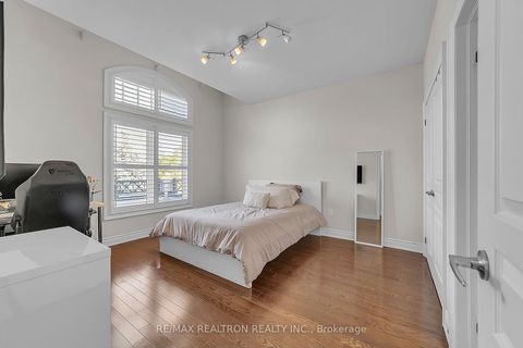 Photo 23 at 20 Rock Elm Court, Patterson, Vaughan