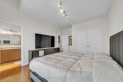 Photo 25 at 20 Rock Elm Court, Patterson, Vaughan