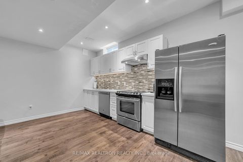 Photo 30 at 20 Rock Elm Court, Patterson, Vaughan