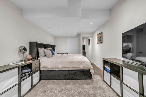Photo 33 at 20 Rock Elm Court, Patterson, Vaughan