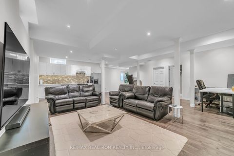 Photo 35 at 20 Rock Elm Court, Patterson, Vaughan