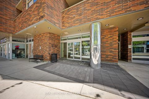 Photo 3 at 920 - 1787 St Clair Avenue W, Pellam Park, Toronto