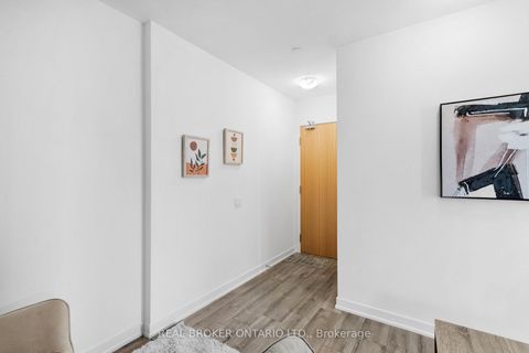 Photo 5 at 920 - 1787 St Clair Avenue W, Pellam Park, Toronto
