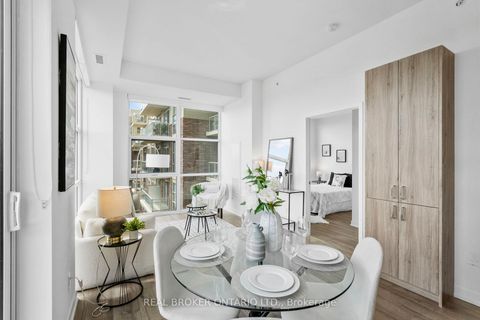 Photo 10 at 920 - 1787 St Clair Avenue W, Pellam Park, Toronto