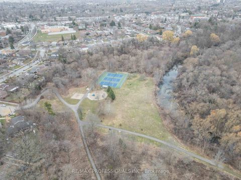 Photo 24 at 14 Dashwood Crescent, Beaumonde Heights, Toronto