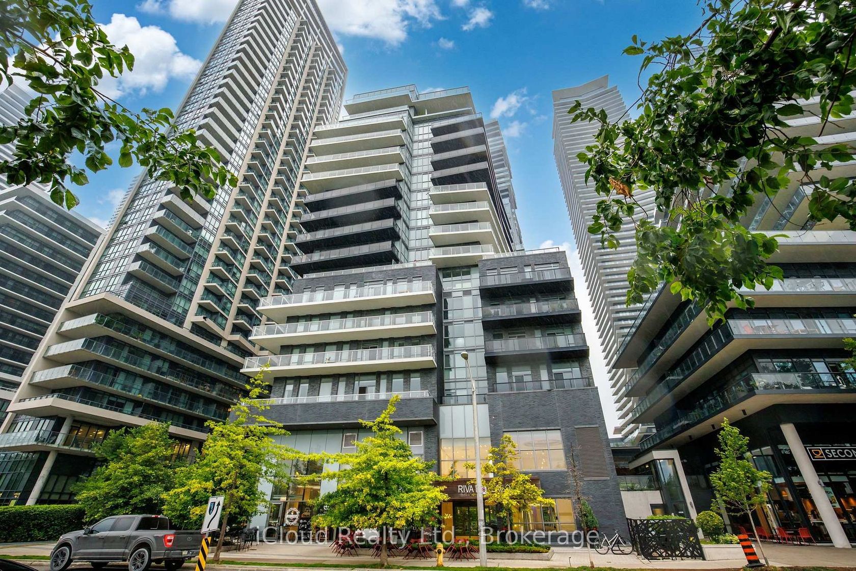 810 - 110 Marine Parade Drive, Mimico, Toronto photo number 2