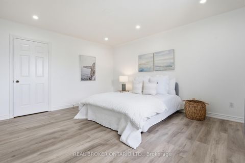 Photo 27 at 94 Roxana Avenue, West Woodbridge, Vaughan