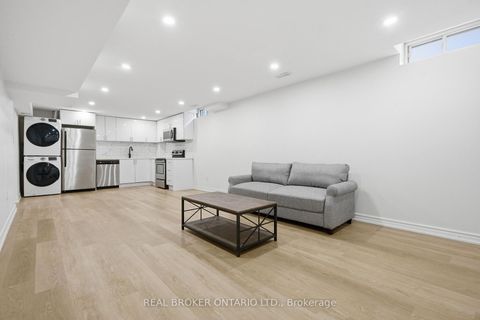 Photo 34 at 94 Roxana Avenue, West Woodbridge, Vaughan