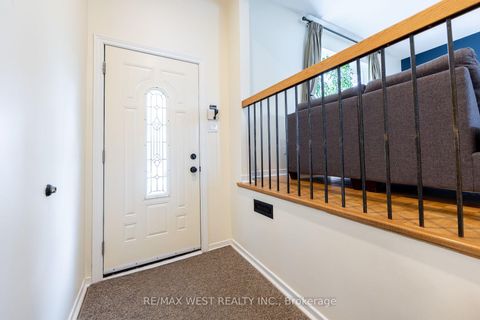Photo 1 at 20 Sanderson Crescent, North Richvale, Richmond Hill