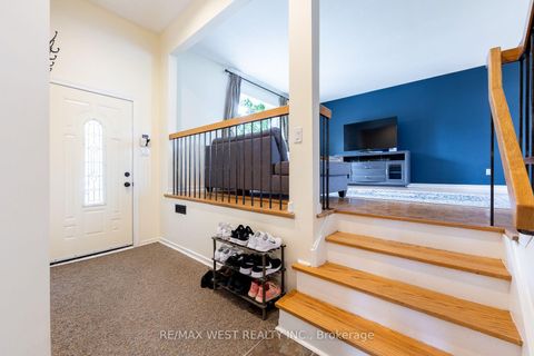 Photo 2 at 20 Sanderson Crescent, North Richvale, Richmond Hill