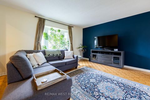 Photo 3 at 20 Sanderson Crescent, North Richvale, Richmond Hill