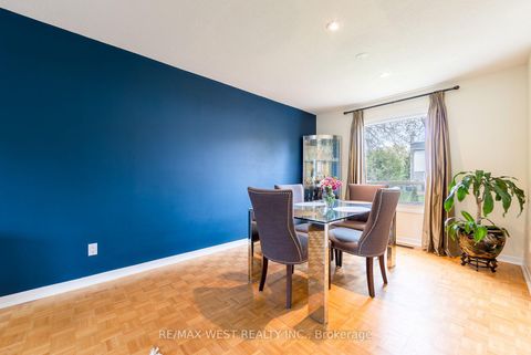 Photo 5 at 20 Sanderson Crescent, North Richvale, Richmond Hill