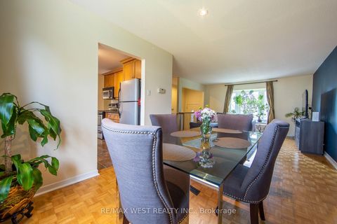 Photo 6 at 20 Sanderson Crescent, North Richvale, Richmond Hill