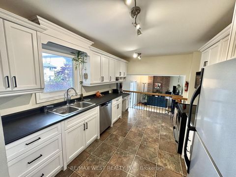 Photo 8 at 20 Sanderson Crescent, North Richvale, Richmond Hill