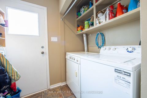 Photo 12 at 20 Sanderson Crescent, North Richvale, Richmond Hill