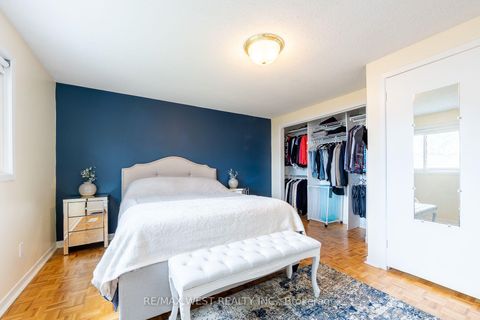 Photo 16 at 20 Sanderson Crescent, North Richvale, Richmond Hill