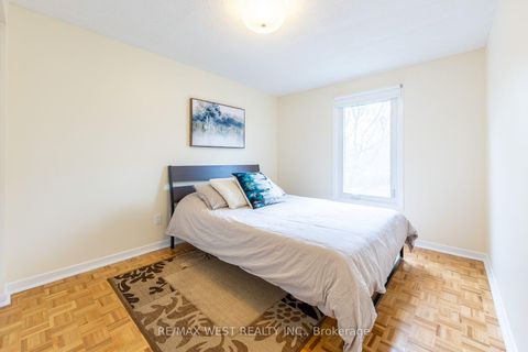 Photo 17 at 20 Sanderson Crescent, North Richvale, Richmond Hill