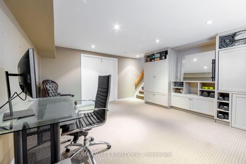 Photo 22 at 20 Sanderson Crescent, North Richvale, Richmond Hill