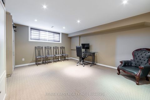Photo 23 at 20 Sanderson Crescent, North Richvale, Richmond Hill
