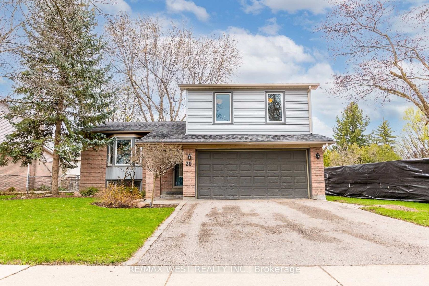 20 Sanderson Crescent, North Richvale, Richmond Hill photo number 2