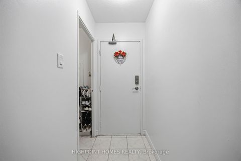 Photo 5 at 109 - 10 Martha Eaton Way, Amesbury, Toronto