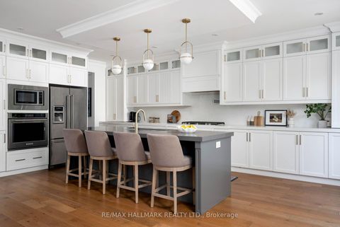 Photo 12 at 136 Glenwood Crescent, Parkview, Toronto