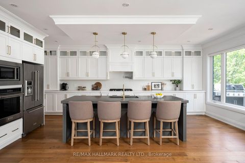 Photo 14 at 136 Glenwood Crescent, Parkview, Toronto