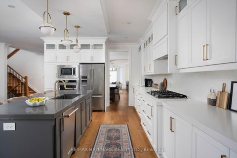 Photo 15 at 136 Glenwood Crescent, Parkview, Toronto