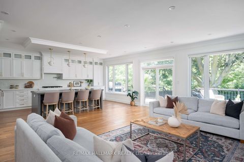 Photo 19 at 136 Glenwood Crescent, Parkview, Toronto