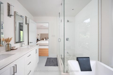 Photo 23 at 136 Glenwood Crescent, Parkview, Toronto