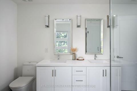 Photo 24 at 136 Glenwood Crescent, Parkview, Toronto
