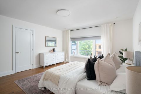 Photo 30 at 136 Glenwood Crescent, Parkview, Toronto