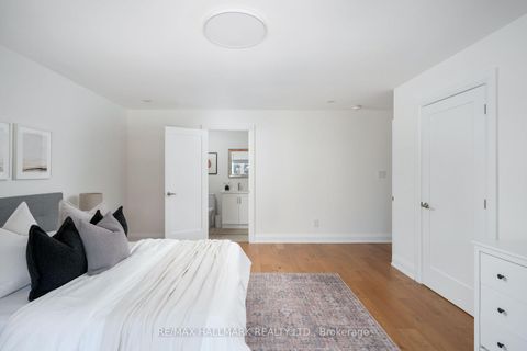 Photo 31 at 136 Glenwood Crescent, Parkview, Toronto
