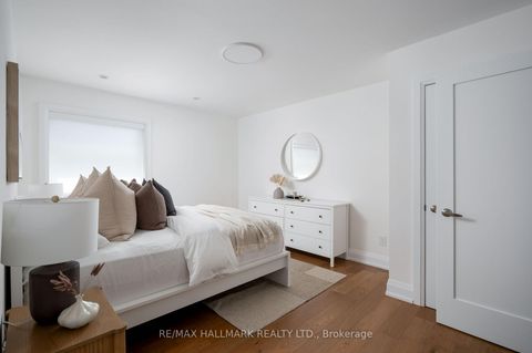 Photo 33 at 136 Glenwood Crescent, Parkview, Toronto