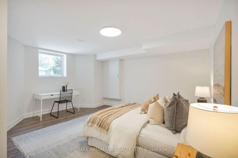 Photo 37 at 136 Glenwood Crescent, Parkview, Toronto