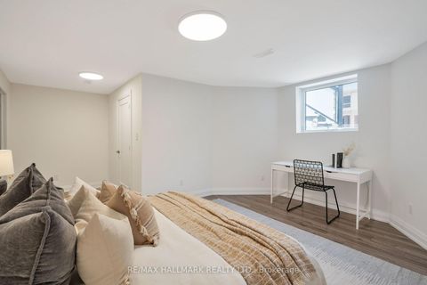 Photo 39 at 136 Glenwood Crescent, Parkview, Toronto